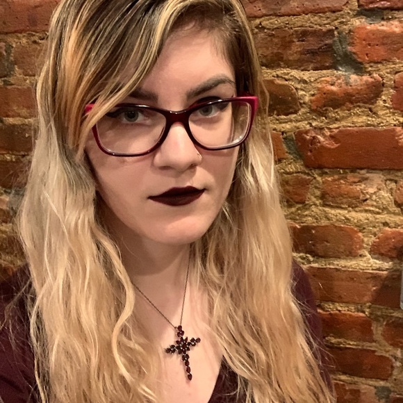 Emily🌙🖤🥀 - Picture 3 of 3